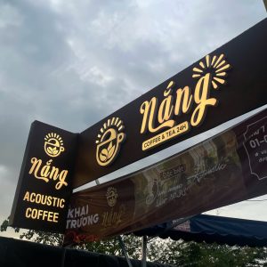 Bảng hiệu Hộp đèn sơn rỉ sét | KHADA Decor