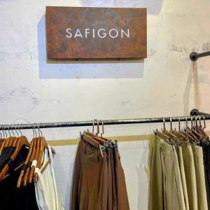 Bảng hiệu Hộp đèn sơn rỉ sét | KHADA Decor