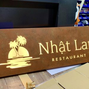 Bảng hiệu Hộp đèn sơn rỉ sét | KHADA Decor