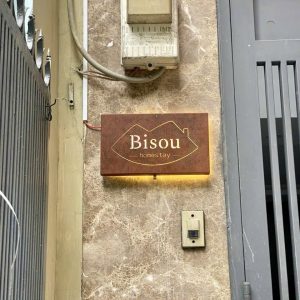 Bảng hiệu Hộp đèn sơn rỉ sét | KHADA Decor
