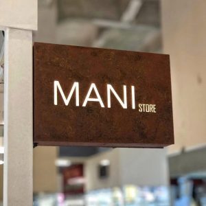 Bảng hiệu Hộp đèn sơn rỉ sét | KHADA Decor