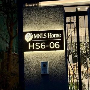 Bảng hiệu Hộp đèn sơn rỉ sét | KHADA Decor