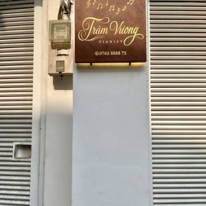 Bảng hiệu Hộp đèn sơn rỉ sét | KHADA Decor