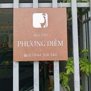 Bảng hiệu Hộp đèn sơn rỉ sét | KHADA Decor