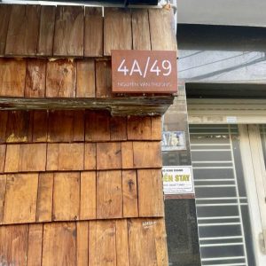 Bảng hiệu Hộp đèn sơn rỉ sét | KHADA Decor