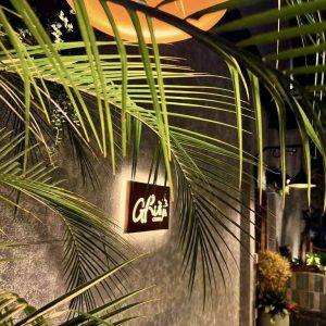 Bảng hiệu Hộp đèn sơn rỉ sét | KHADA Decor