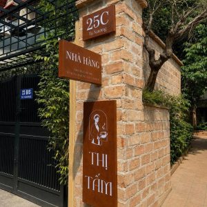 Bảng quảng cáo bảng hiệu sơn gỉ sét | KHADA Decor