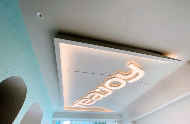Đằng sau một bảng hiệu đẹp là sự tỉ mỉ của người thợ decor