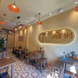Đằng sau một bảng hiệu đẹp là sự tỉ mỉ của người thợ decor