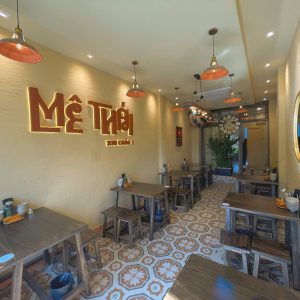 Đằng sau một bảng hiệu đẹp là sự tỉ mỉ của người thợ decor