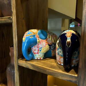 Đằng sau một bảng hiệu đẹp là sự tỉ mỉ của người thợ decor