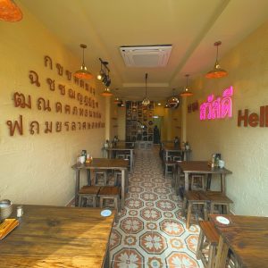 Đằng sau một bảng hiệu đẹp là sự tỉ mỉ của người thợ decor