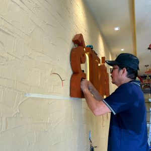 Đằng sau một bảng hiệu đẹp là sự tỉ mỉ của người thợ decor