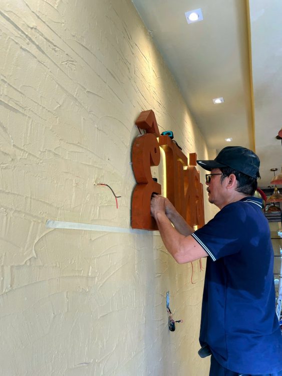 Thiết kế và thi công bảng hiệu rỉ sét theo yêu cầu