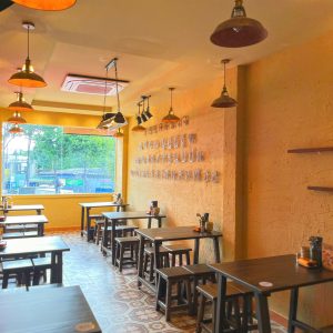 Đằng sau một bảng hiệu đẹp là sự tỉ mỉ của người thợ decor