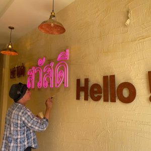 Đằng sau một bảng hiệu đẹp là sự tỉ mỉ của người thợ decor