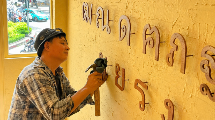 Đằng sau một bảng hiệu đẹp là sự tỉ mỉ của người thợ decor